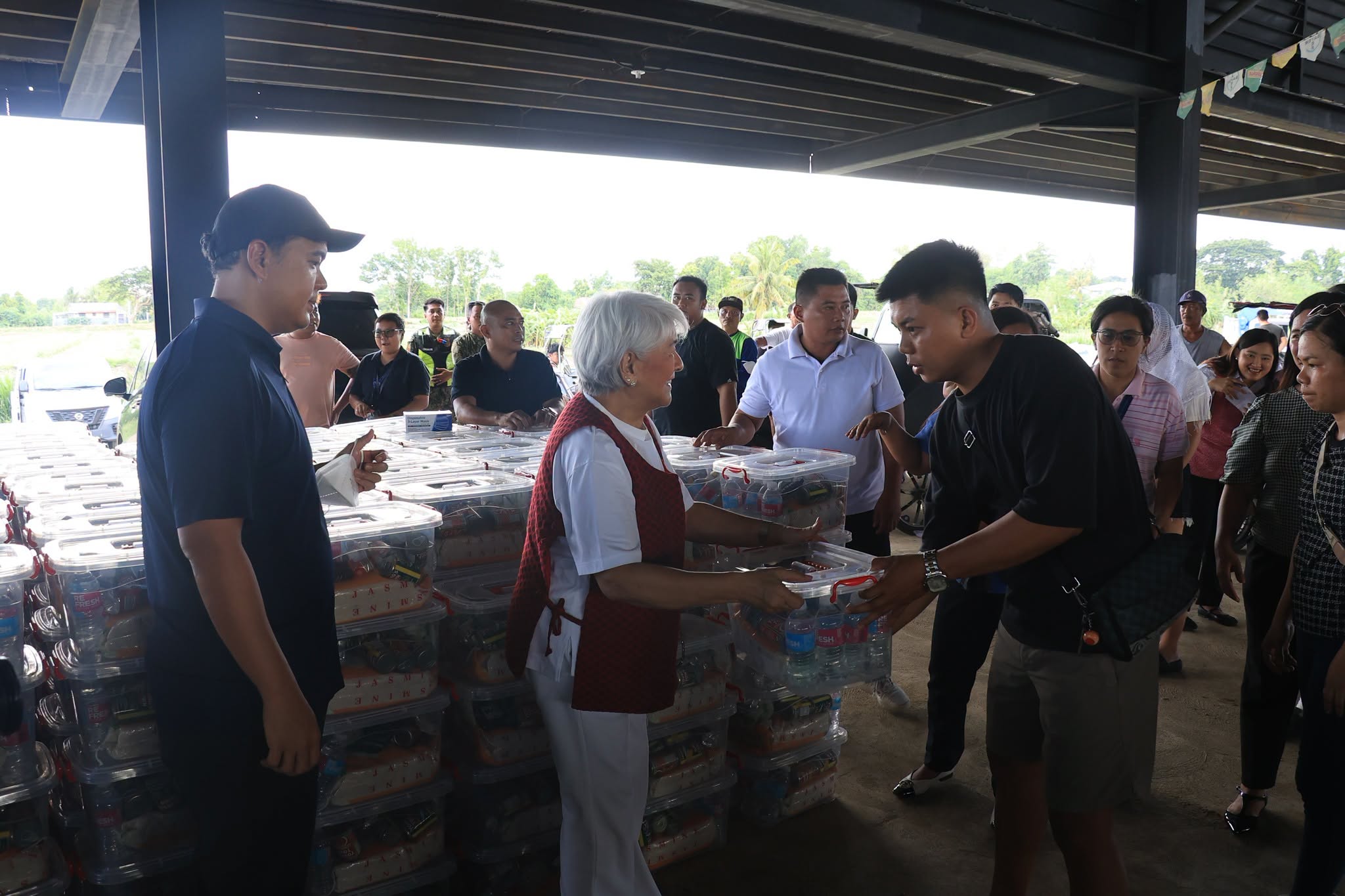 ASSISTANCE STARTS TO ARRIVE FOR BATAC MARKET VENDORS